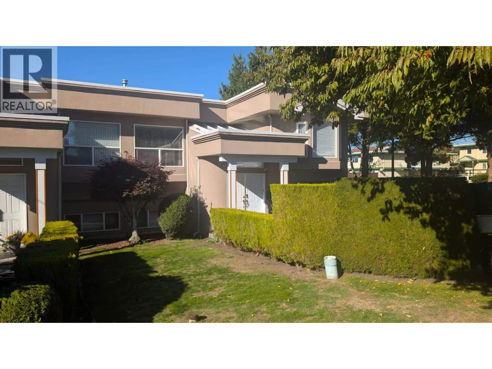 one room-5227 CHESHAM STREET