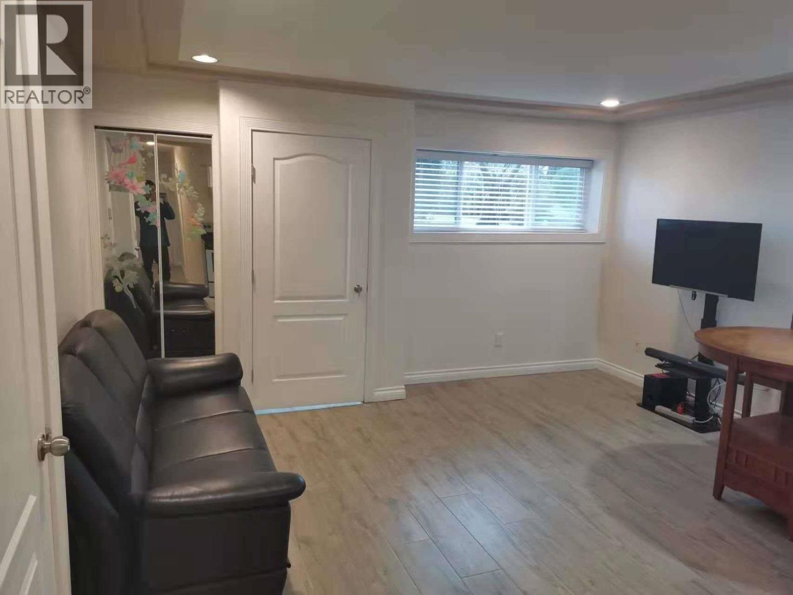 2 Bed, 1 Bath House for Rent in Burnaby – one room-5227 CHESHAM STREET, Burnaby – MLS# R3174417 - Image 2