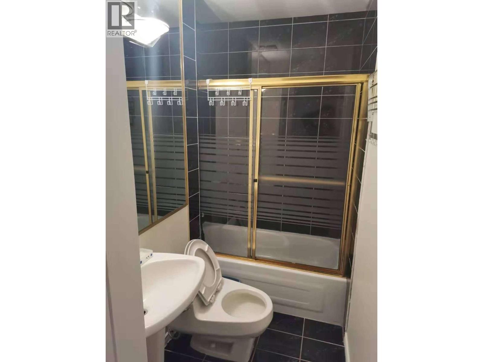 2 Bed, 1 Bath House for Rent in Burnaby – one room-5227 CHESHAM STREET, Burnaby – MLS# R3174417 - Image 5