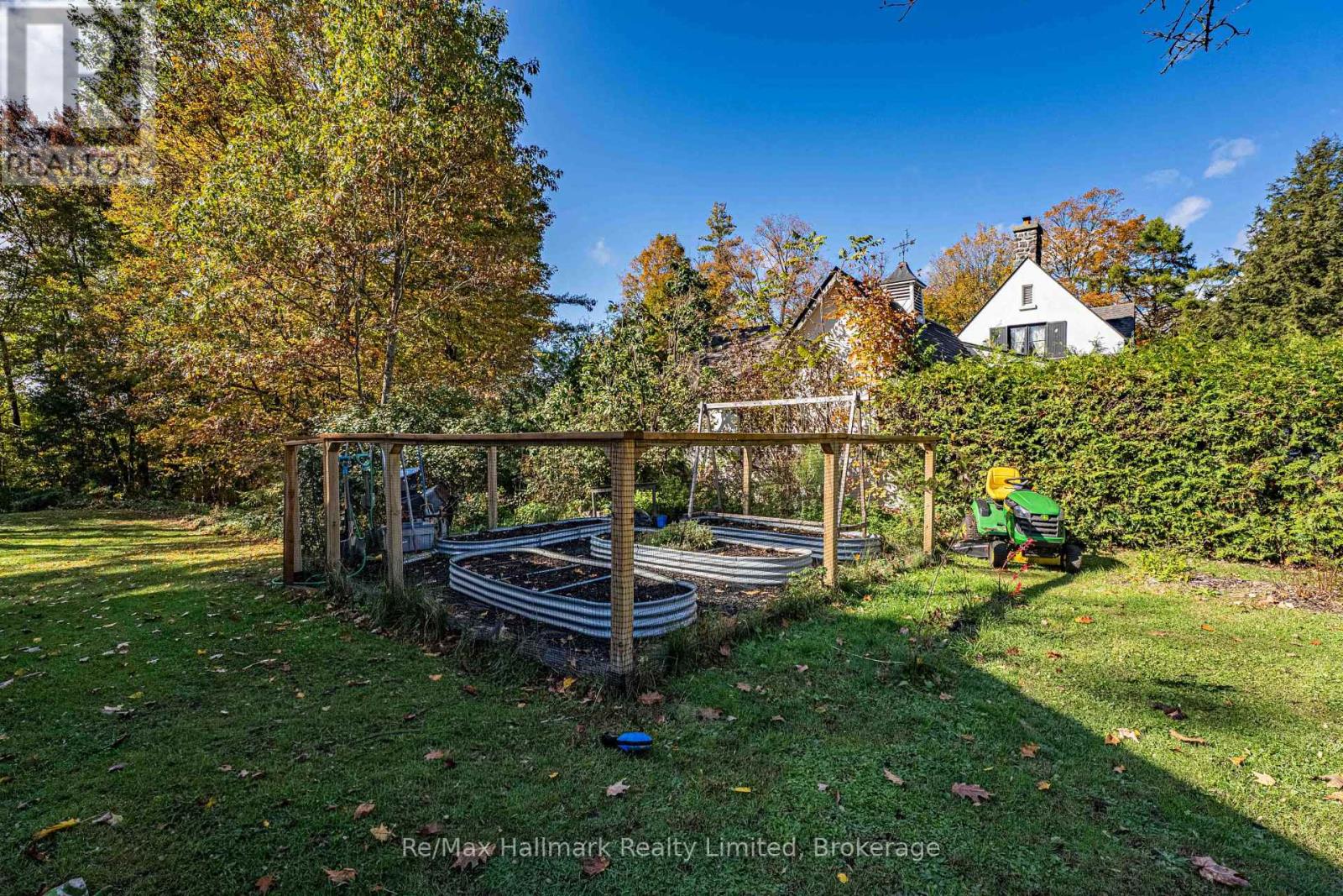 140 Woodward Street — photo 38