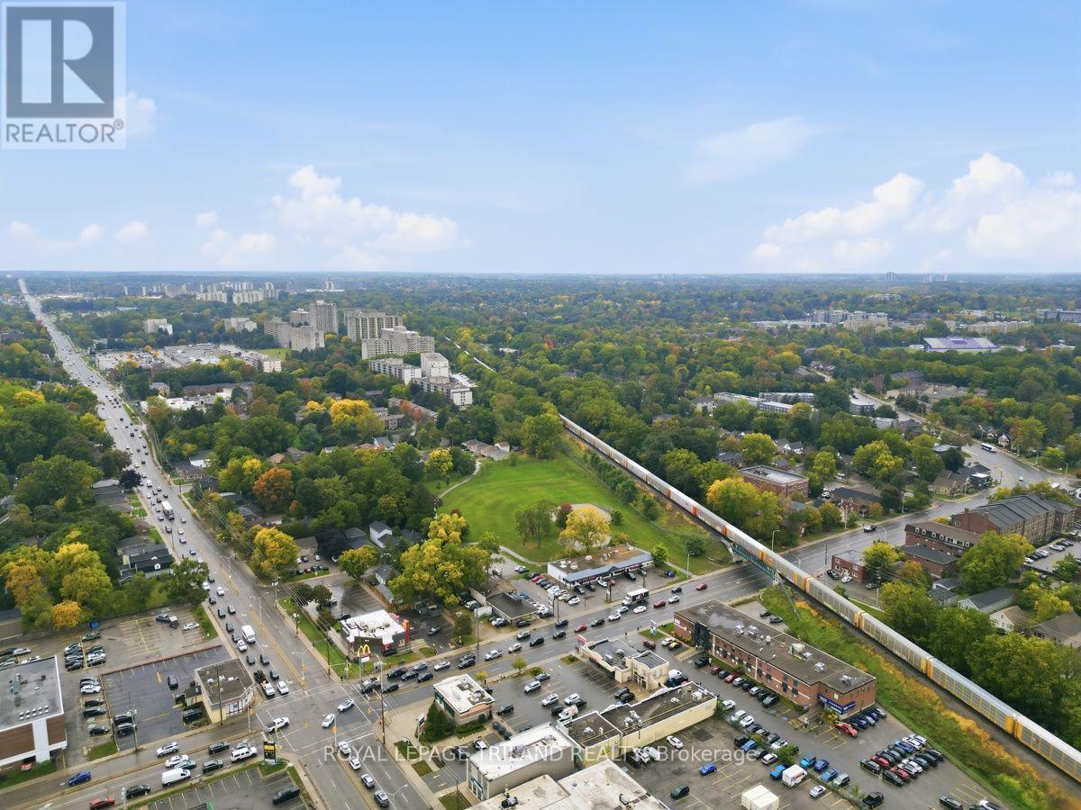 276 WHARNCLIFFE ROAD N, London North (North N) — photo 4