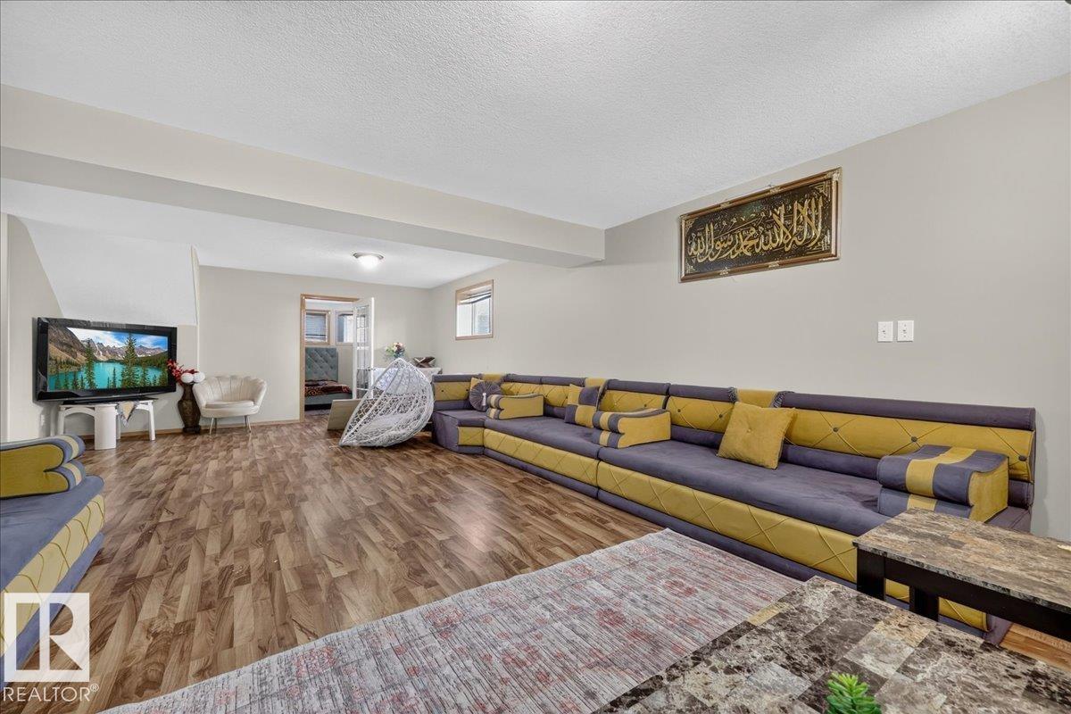 7923 161 AV NW - 36
