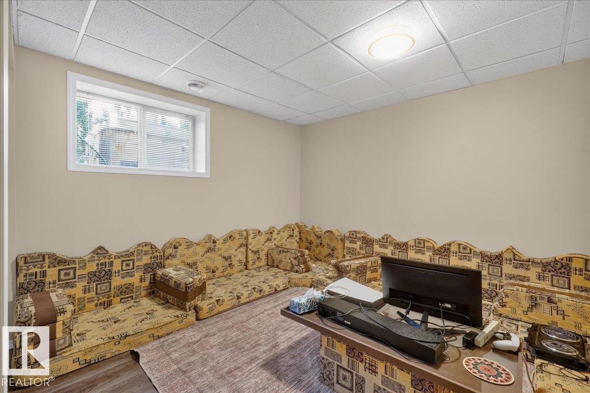 7923 161 AV NW - 46