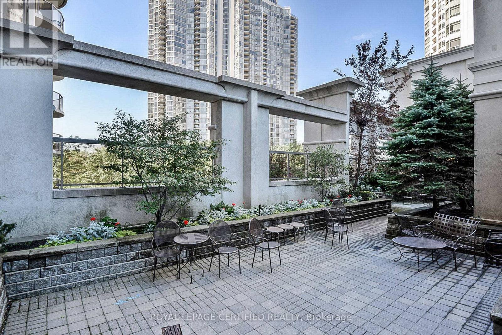35 Kingsbridge Garden Circle — photo 20