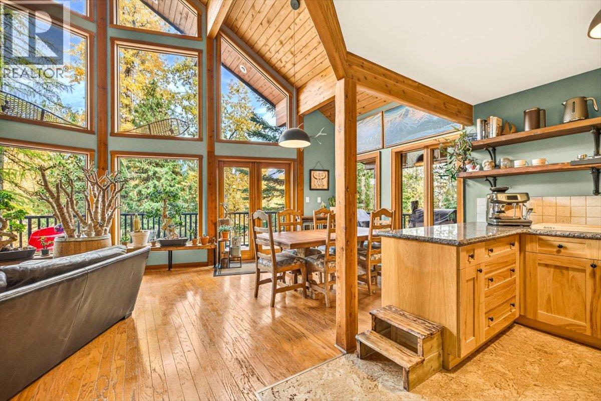 15 ALPINE TRAIL Crescent, Fernie - Image 1