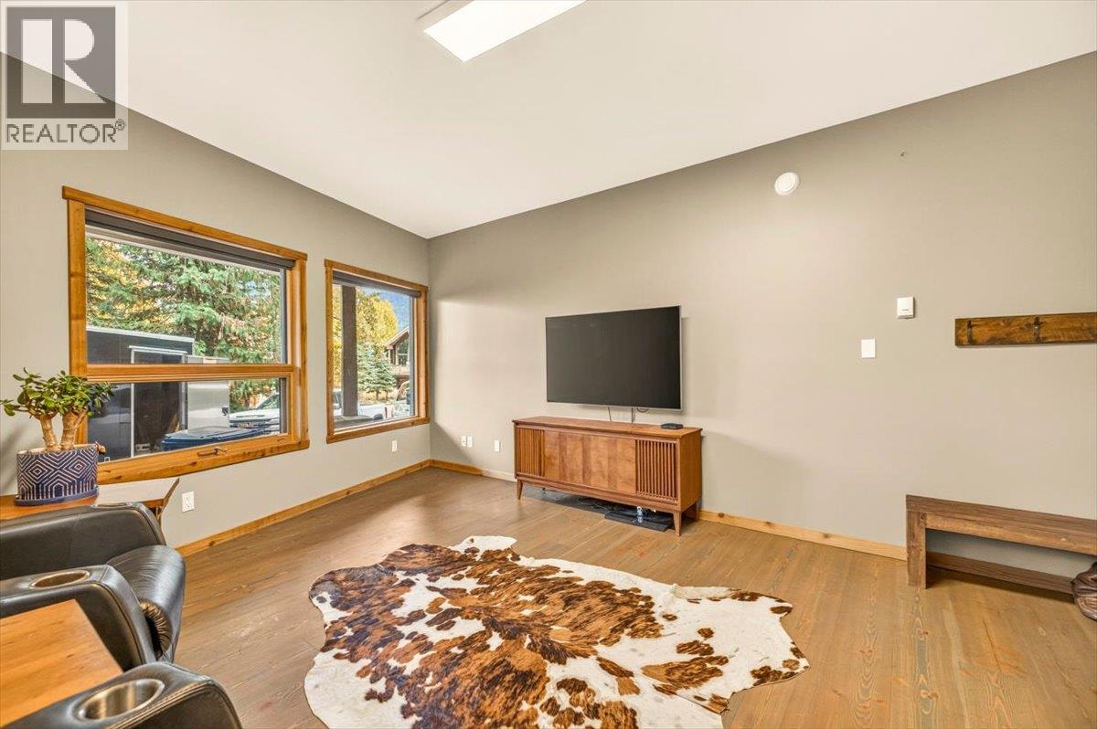 15 ALPINE TRAIL Crescent, Fernie - Image 1
