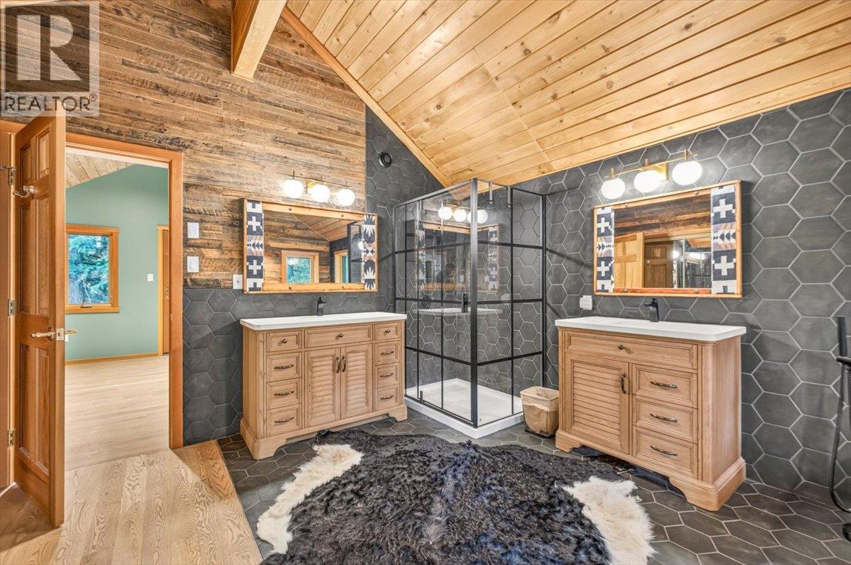 15 ALPINE TRAIL Crescent, Fernie - Image 1