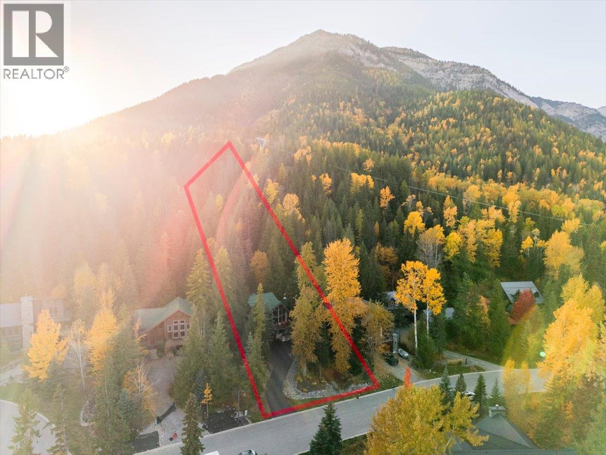 15 ALPINE TRAIL Crescent, Fernie - Image 1