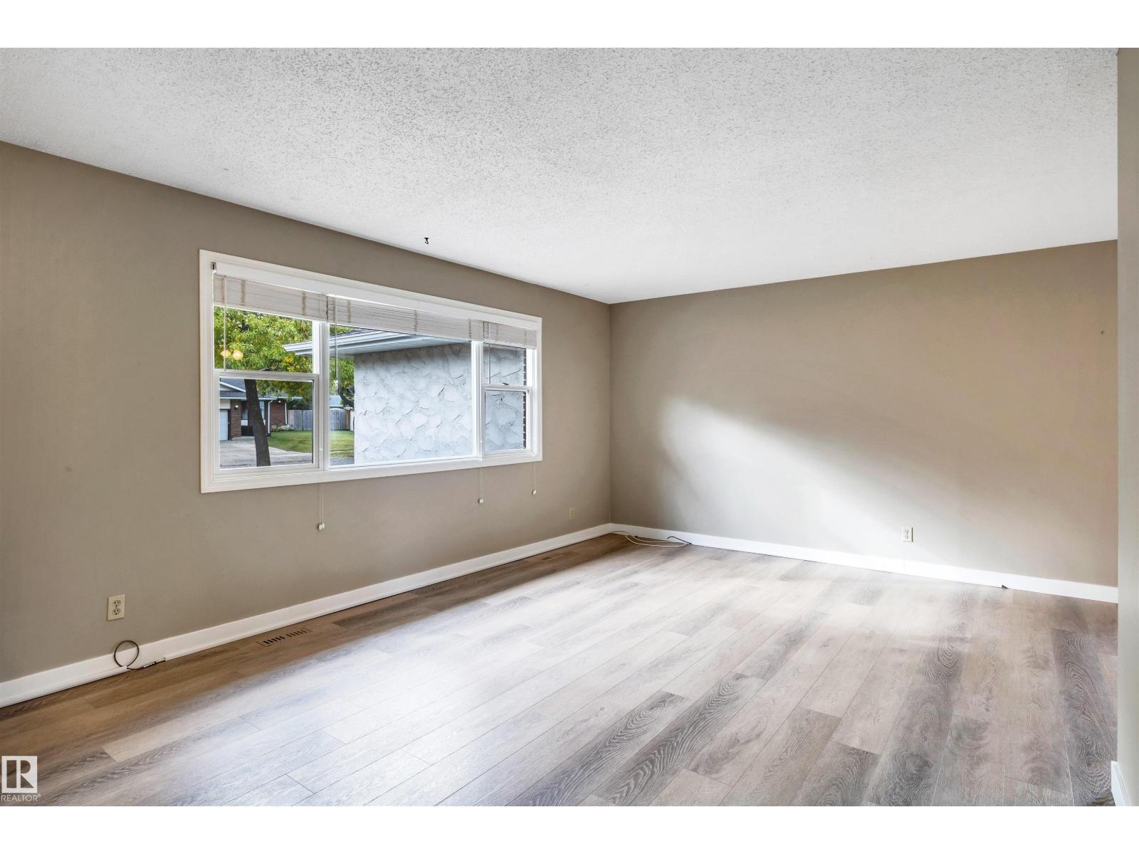 25 Attwood DR - 5