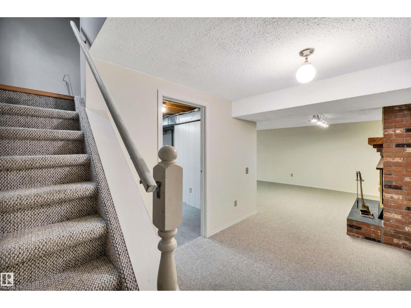 25 Attwood DR - 23