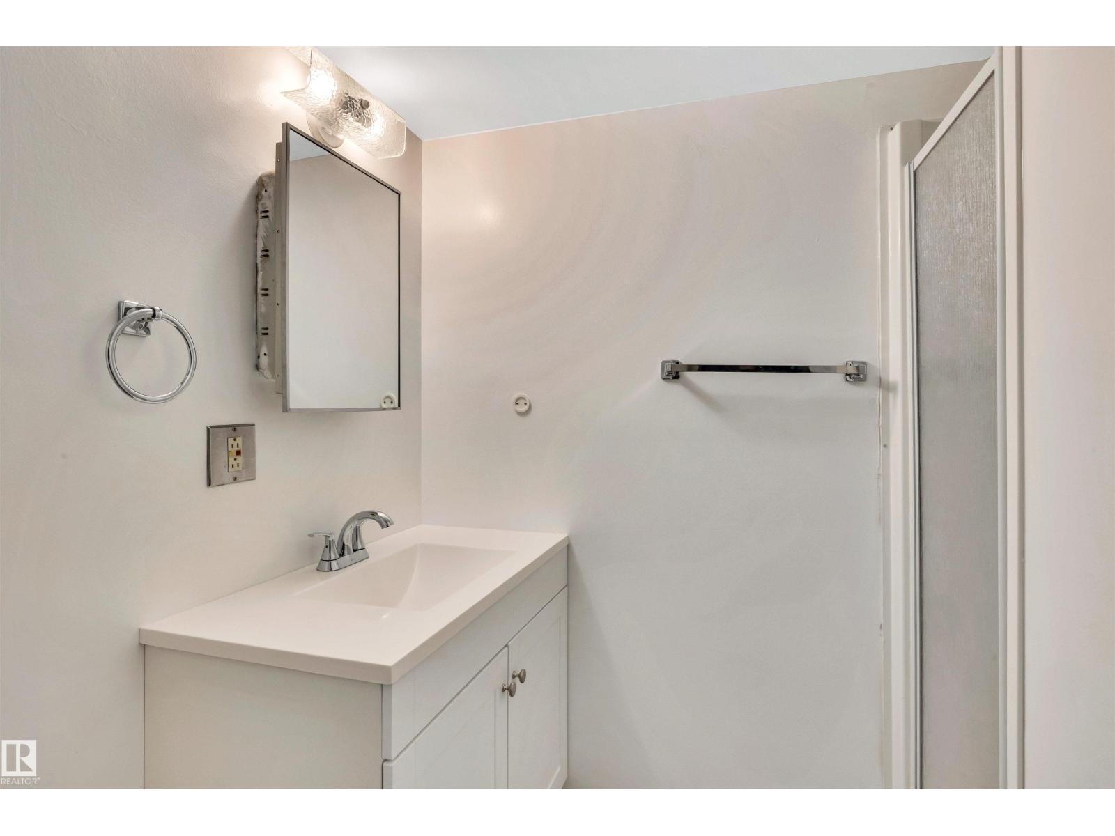 25 Attwood DR - 32
