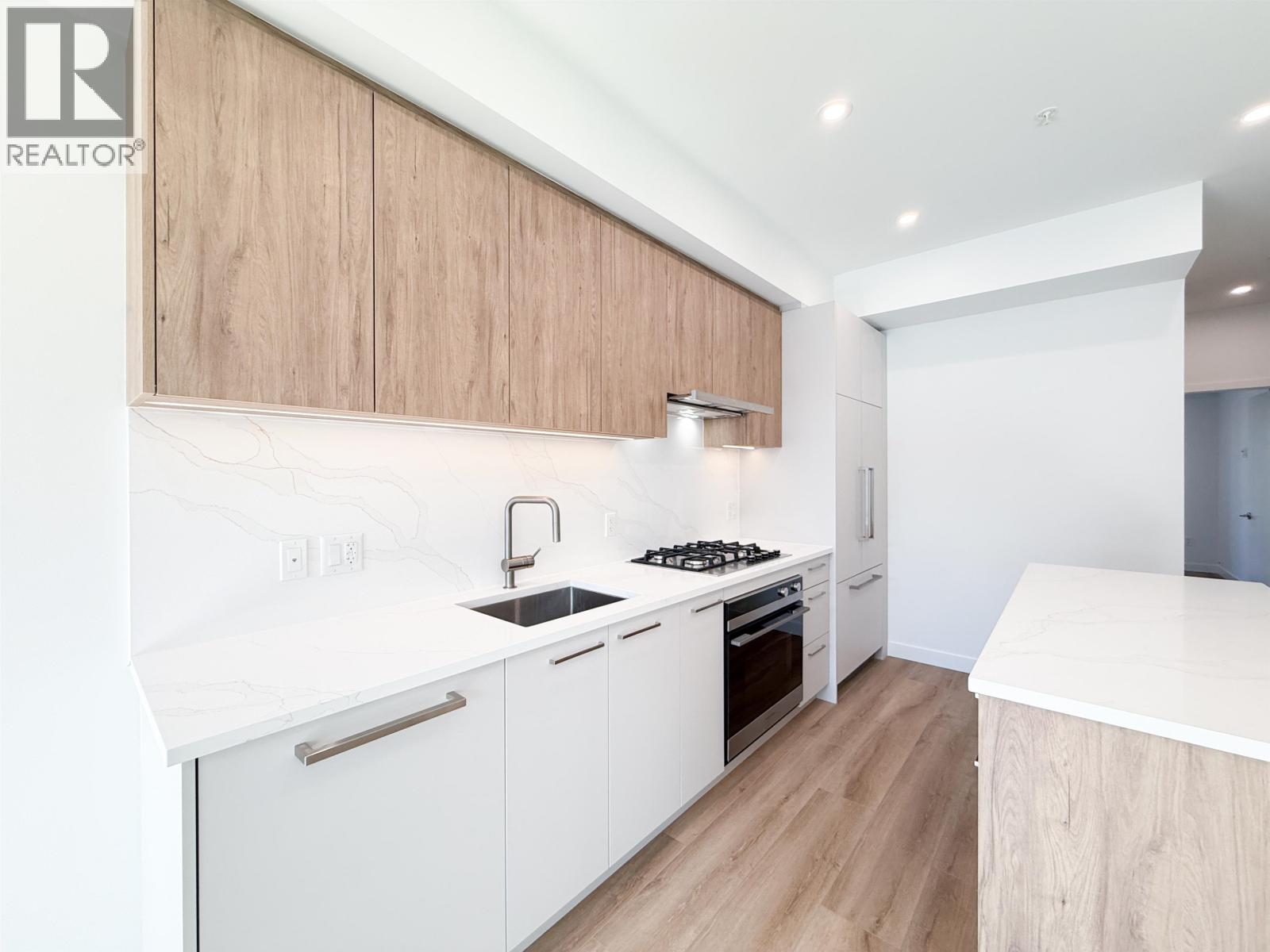 303 606 MADORE AVENUE, Coquitlam - Image 1