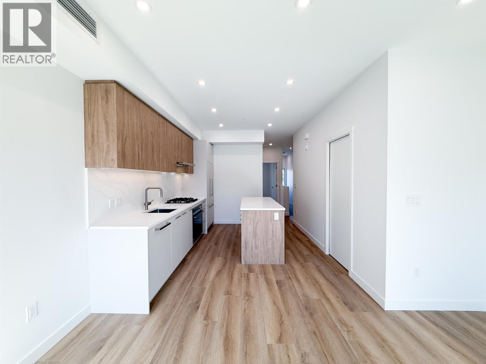303 606 MADORE AVENUE, Coquitlam - Image 1