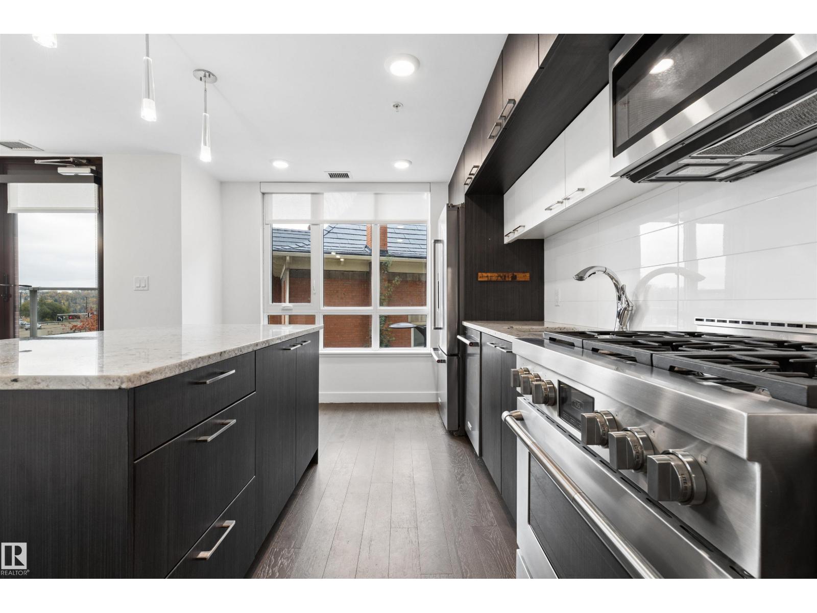 #203 9720 106 ST NW - 10