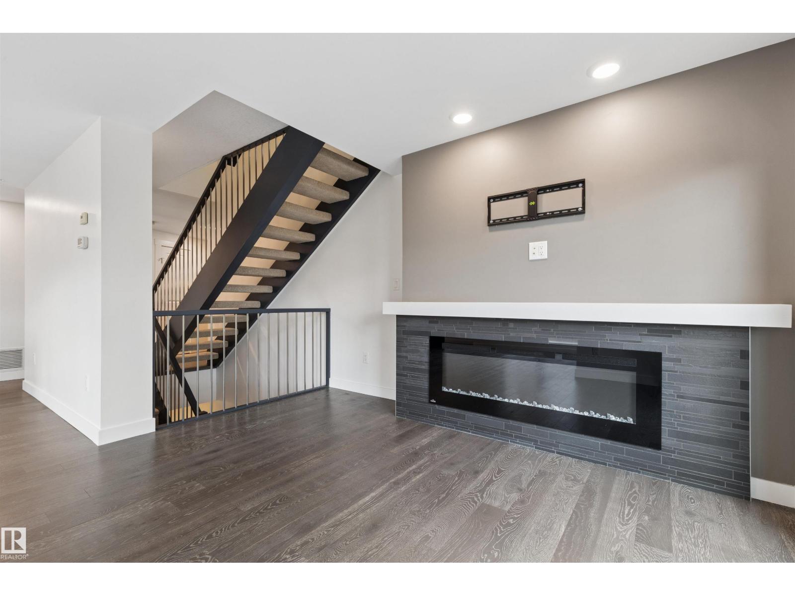 #203 9720 106 ST NW - 22