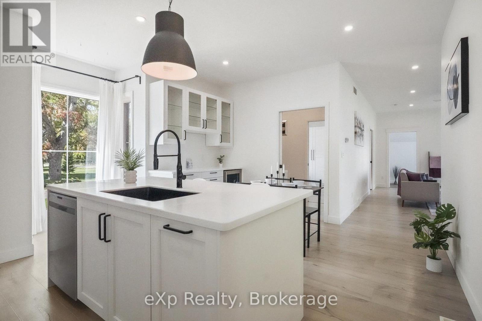 125 Portland Street — photo 14
