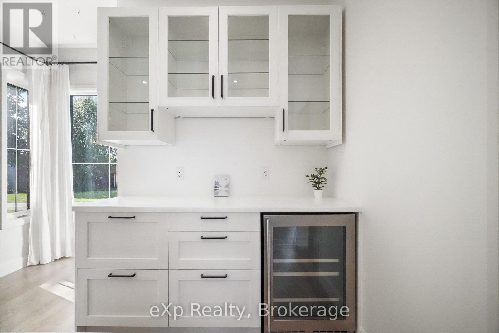 125 Portland Street — photo 17