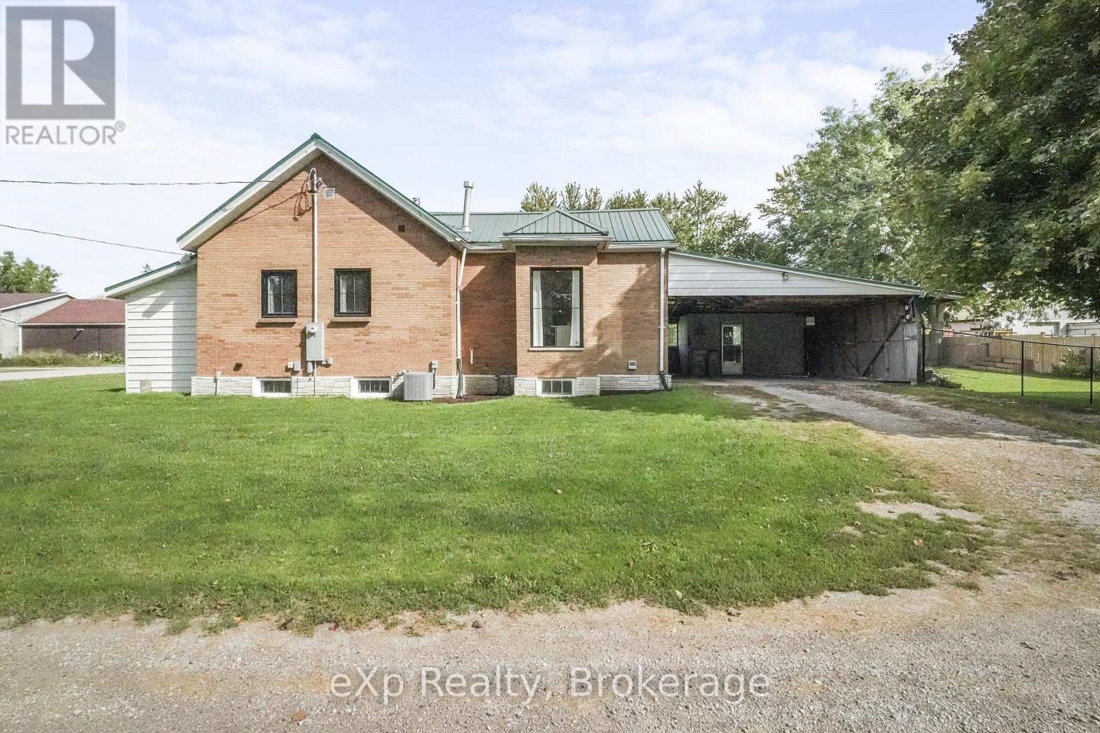 125 PORTLAND STREET, South Huron (Stephen) — photo 2