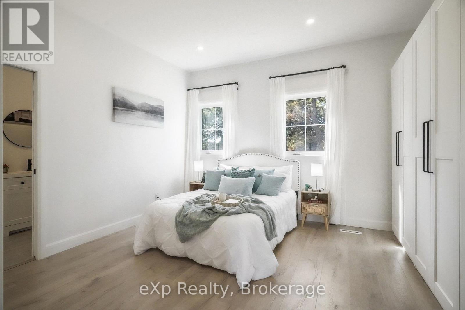 125 Portland Street — photo 21