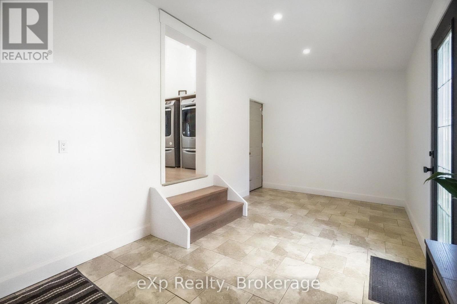 125 Portland Street — photo 28