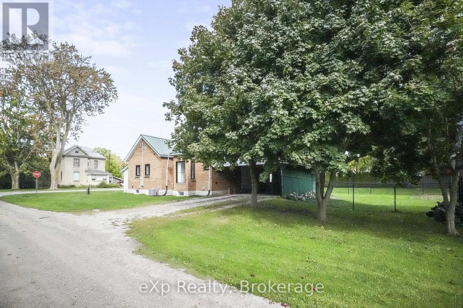125 PORTLAND STREET, South Huron (Stephen) — photo 3