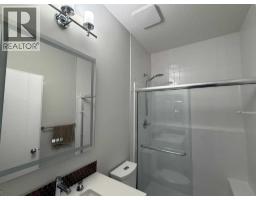 2pc Bathroom - 113 Corner Glen Way Ne, Calgary, AB T3N2L6 Photo 14