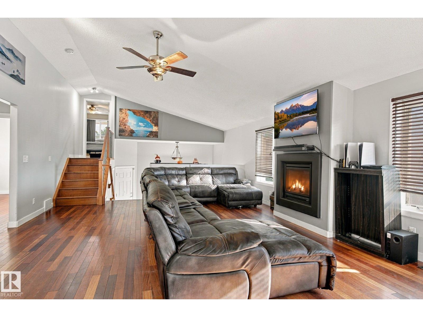 8402 96 ST - 5