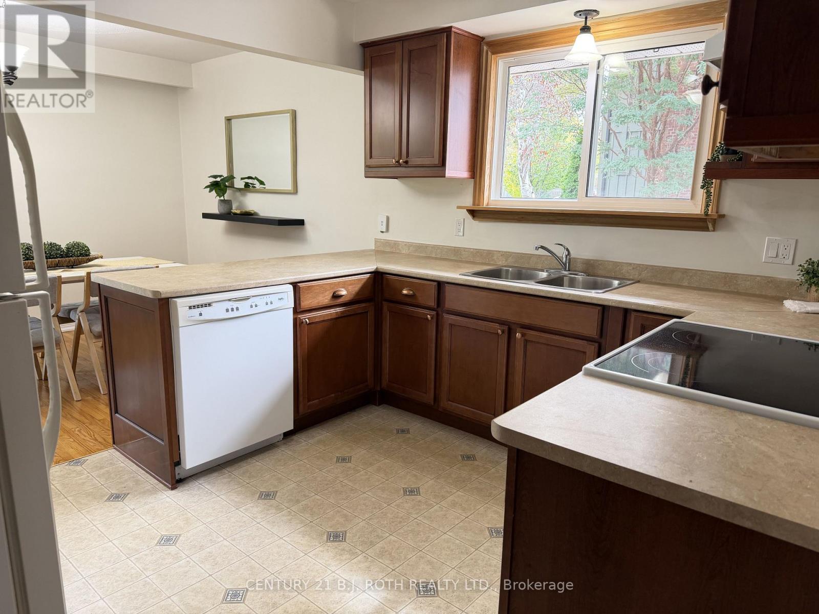 72 ALLAN STREET - 4