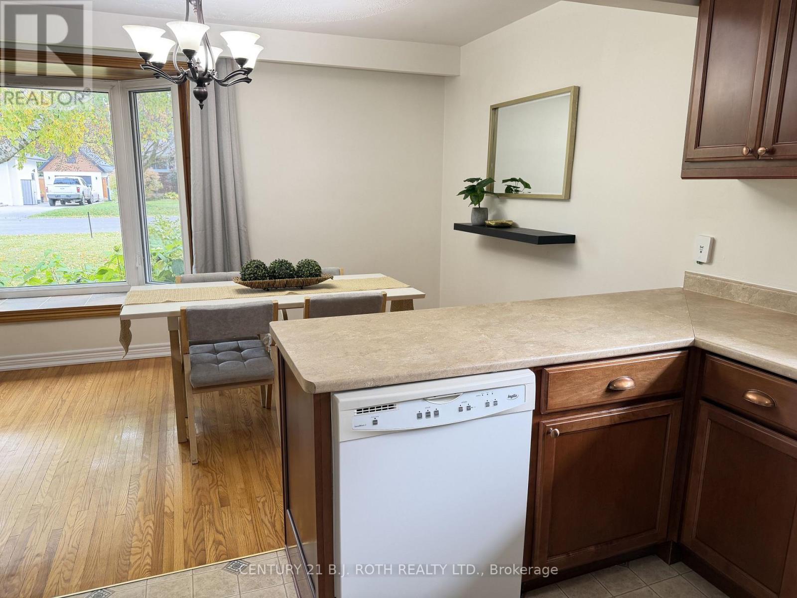 72 ALLAN STREET - 6