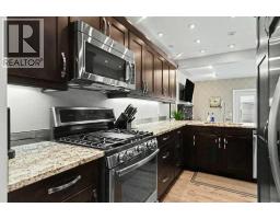 5pc Bathroom - 714 4 Street Nw, Calgary, AB T2N1P2 Photo 9