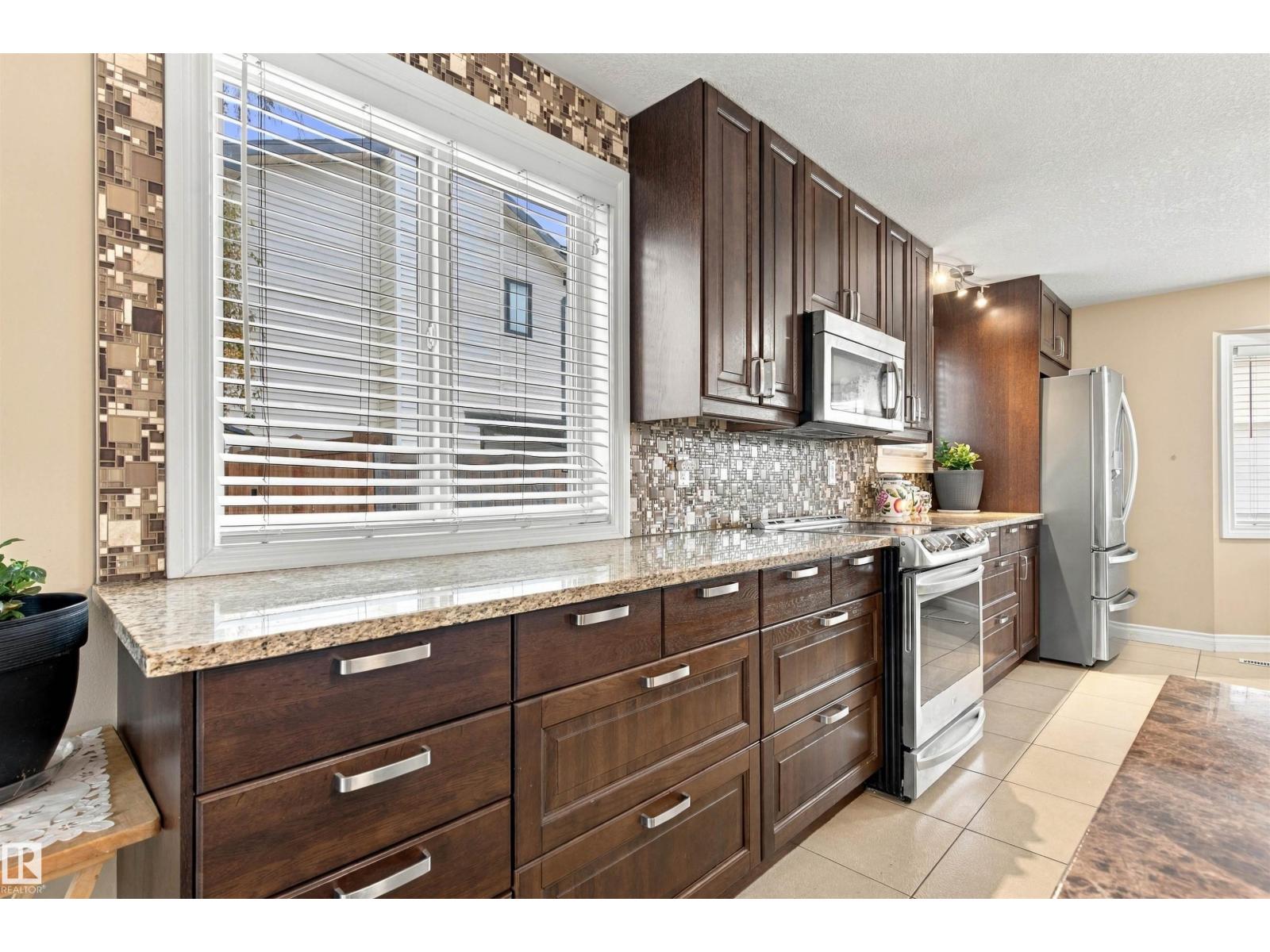 18208 99 AV NW - 14