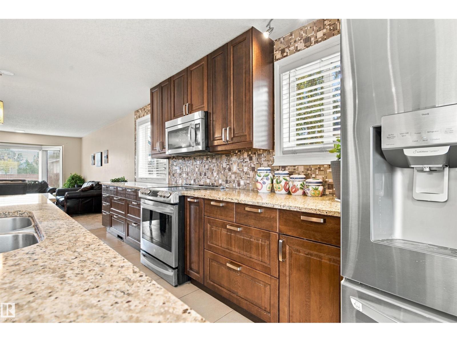 18208 99 AV NW - 18