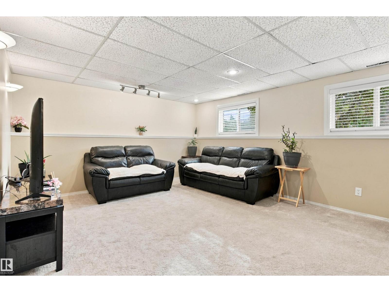 18208 99 AV NW - 32