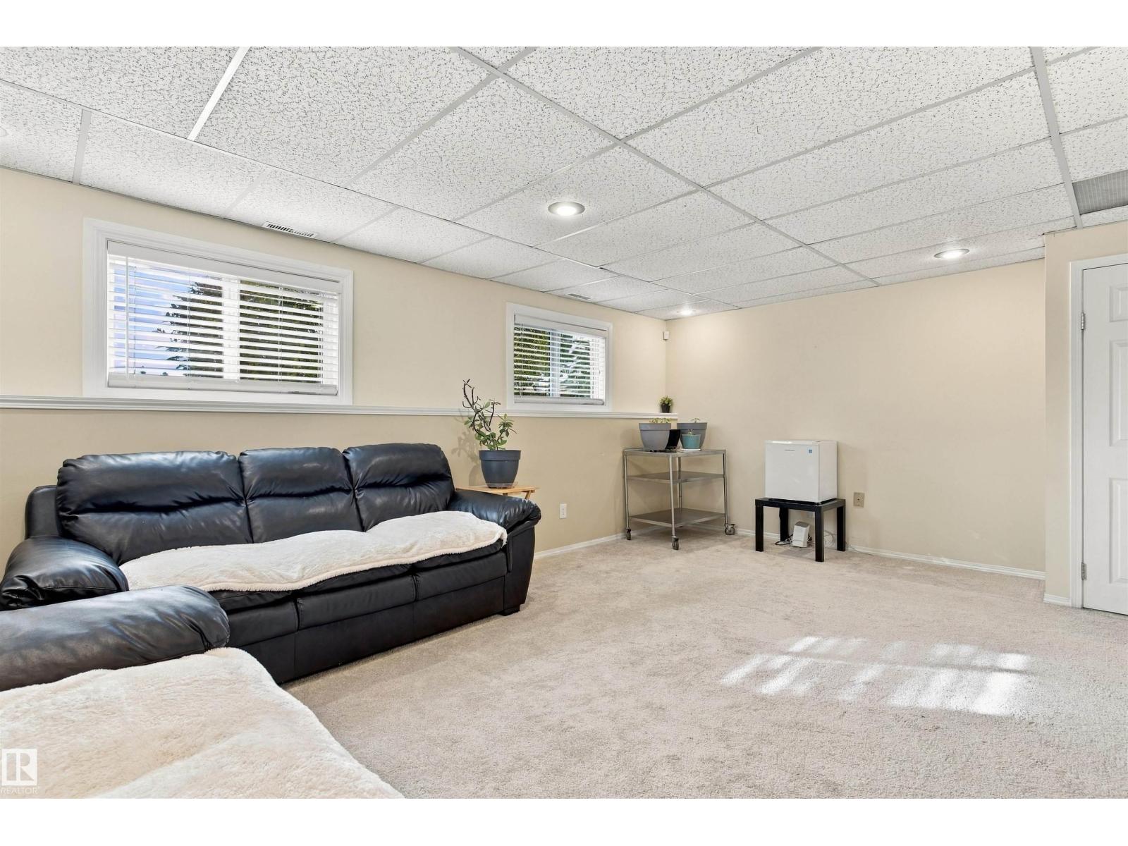 18208 99 AV NW - 35