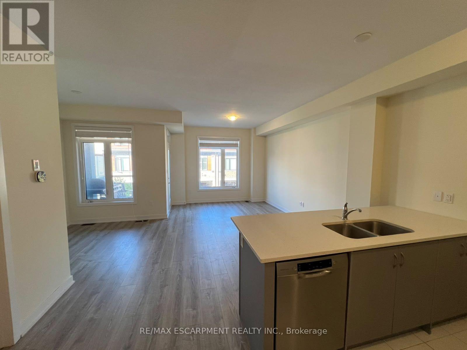 590 North Service Road East — photo 4