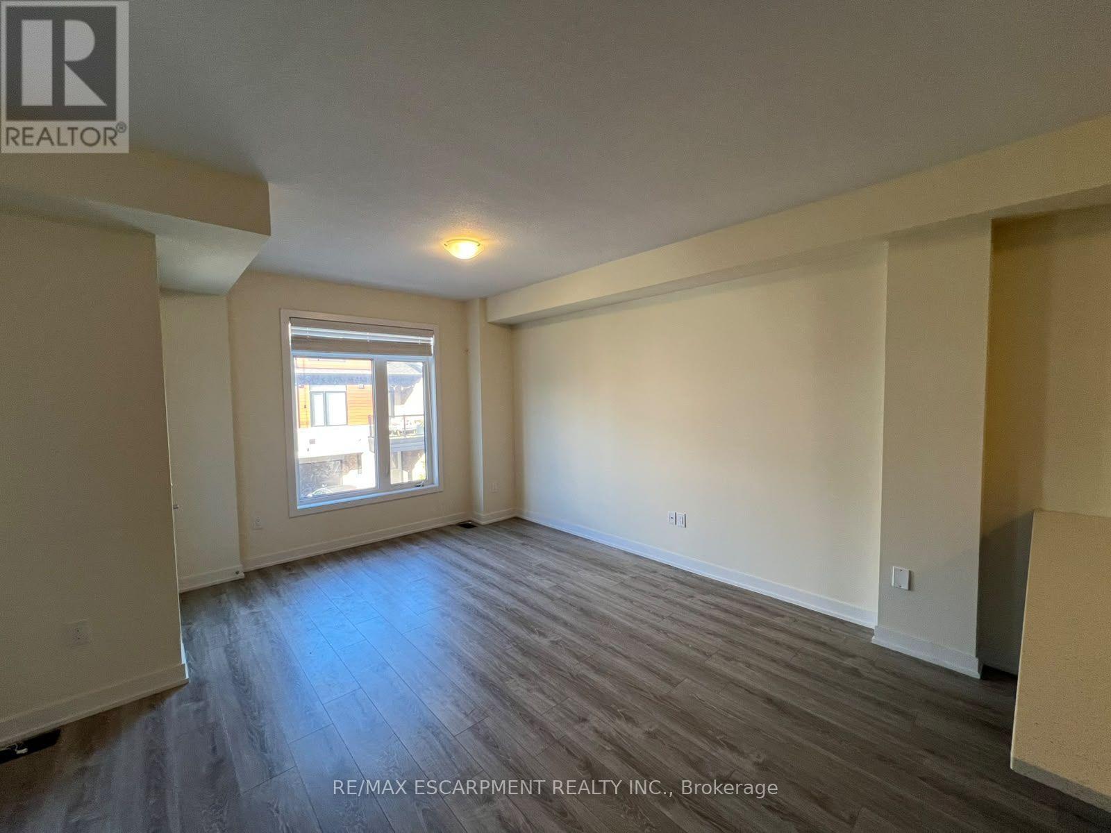 590 North Service Road East — photo 8