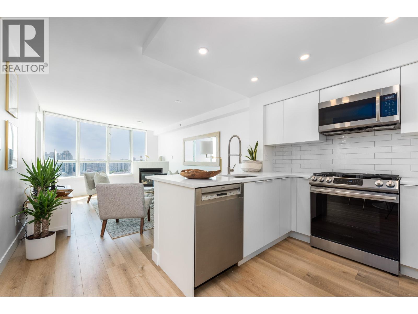 2208 63 KEEFER PLACE, Vancouver - Image 1