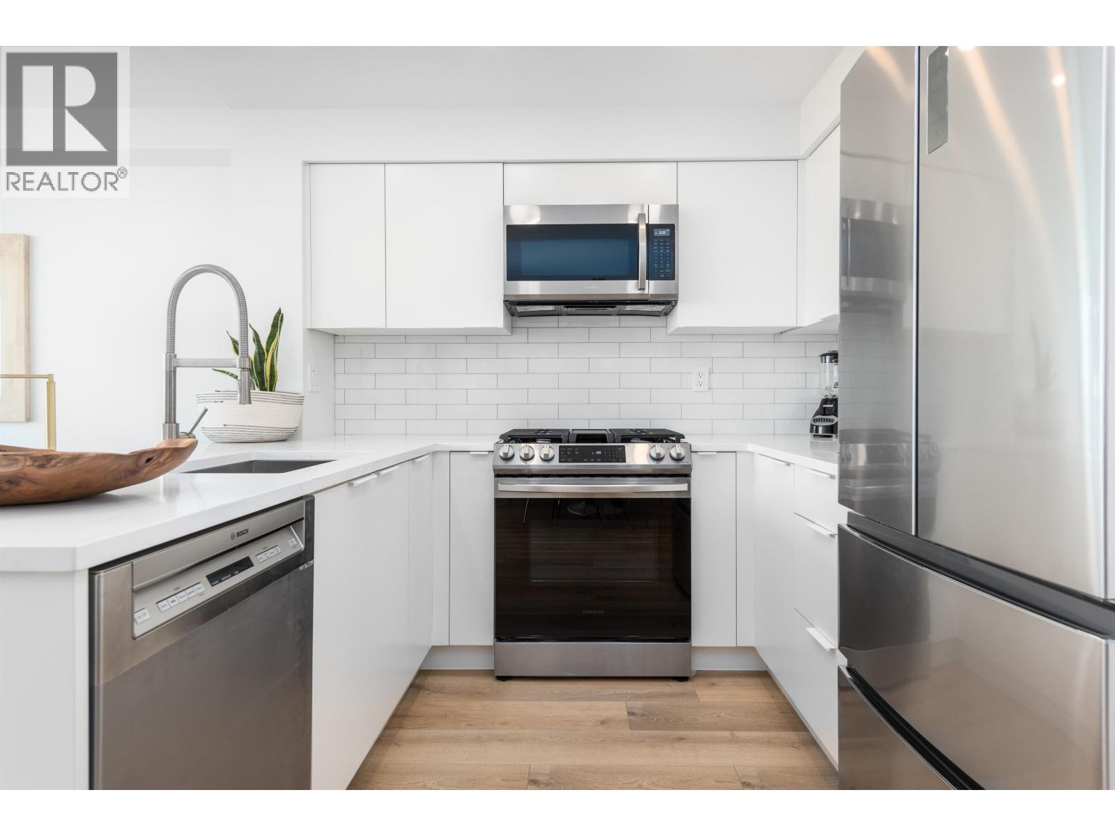 2208 63 KEEFER PLACE, Vancouver - Image 1