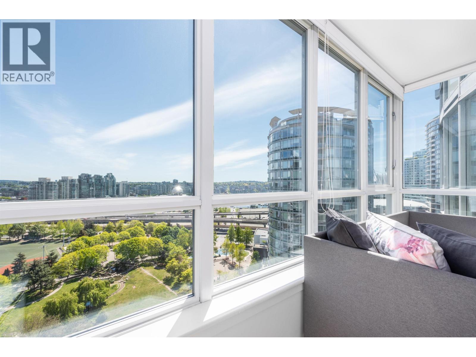2208 63 KEEFER PLACE, Vancouver - Image 1