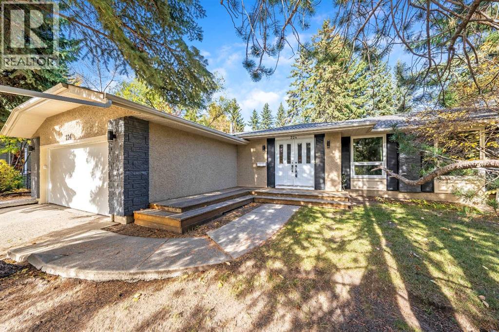 224 Varsity Crescent NW, Varsity