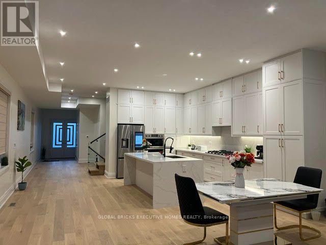 25a Pine Avenue North — photo 2