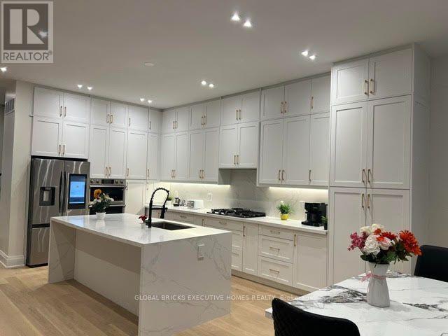 25a Pine Avenue North — photo 3