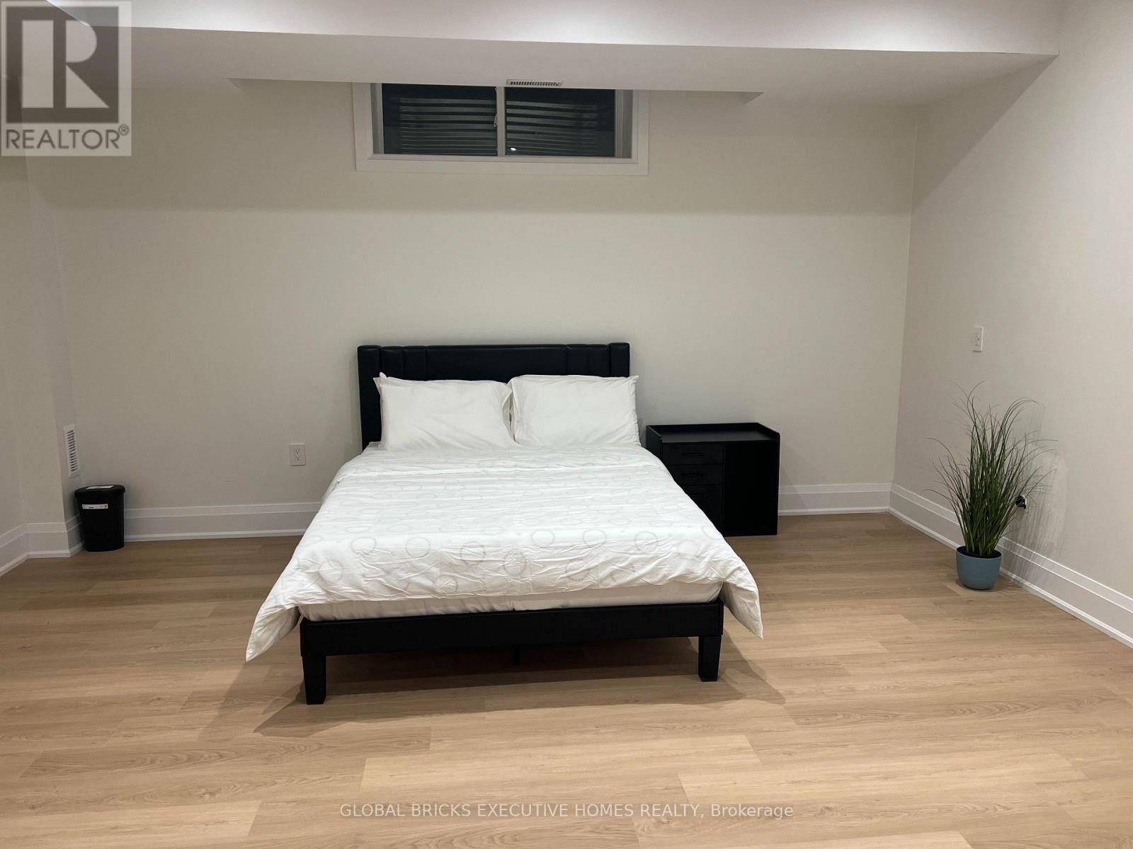 25a Pine Avenue North — photo 19