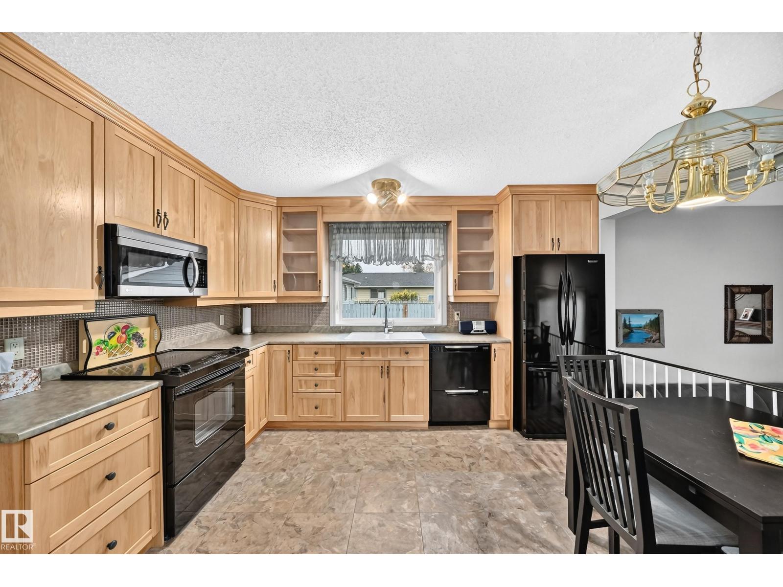 8612 176 ST NW - 2