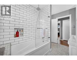 624 24 Avenue NE - photo 22