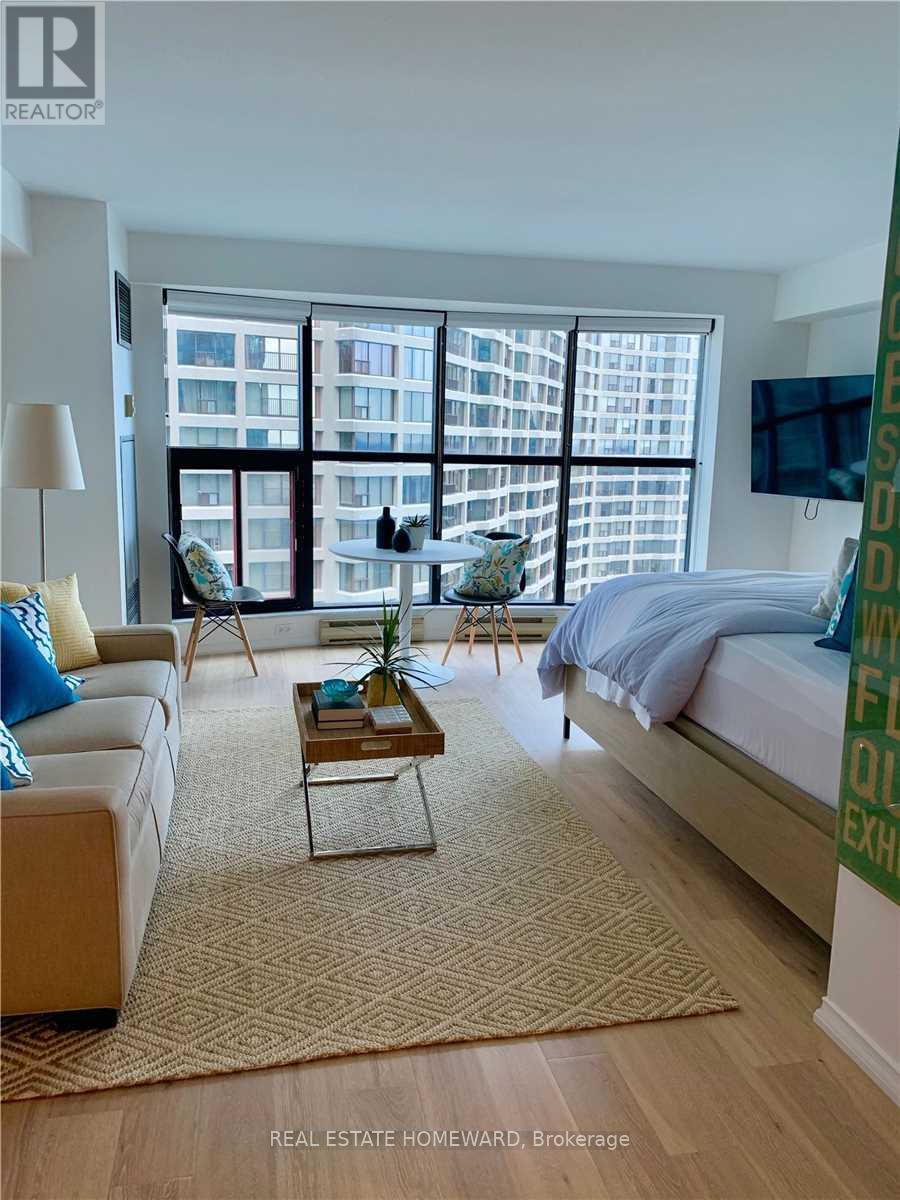 2403 - 77 HARBOUR SQUARE, Toronto (Waterfront Communities) — photo 4