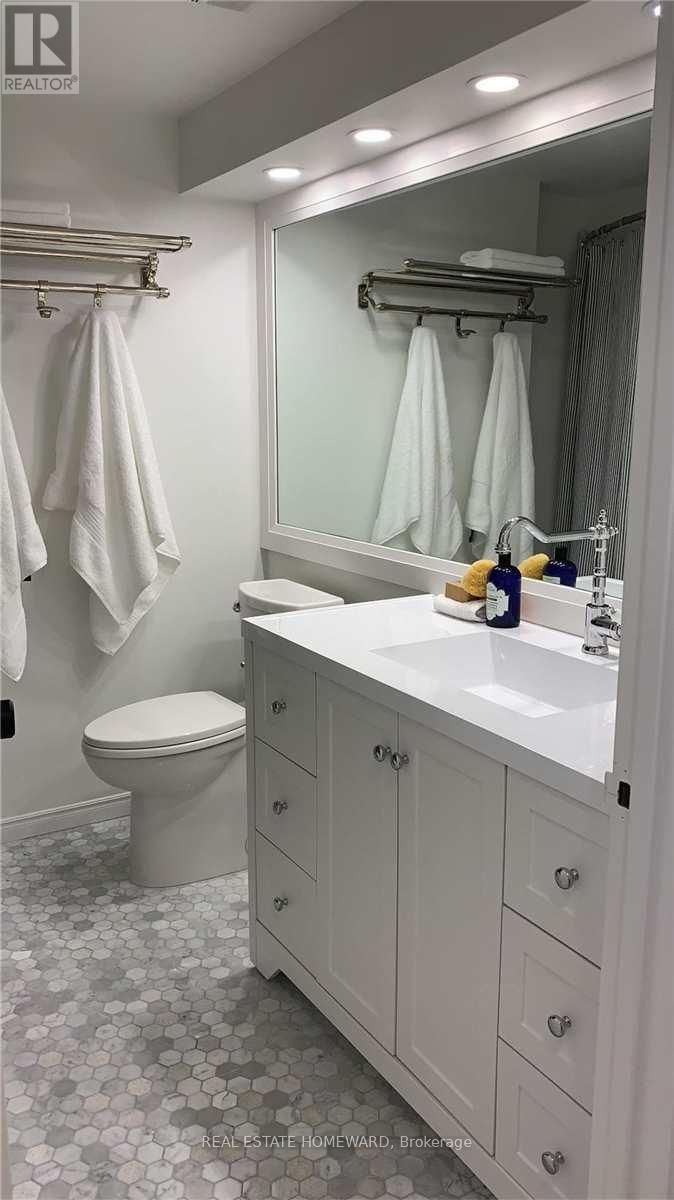 2403 - 77 HARBOUR SQUARE, Toronto (Waterfront Communities) — photo 7