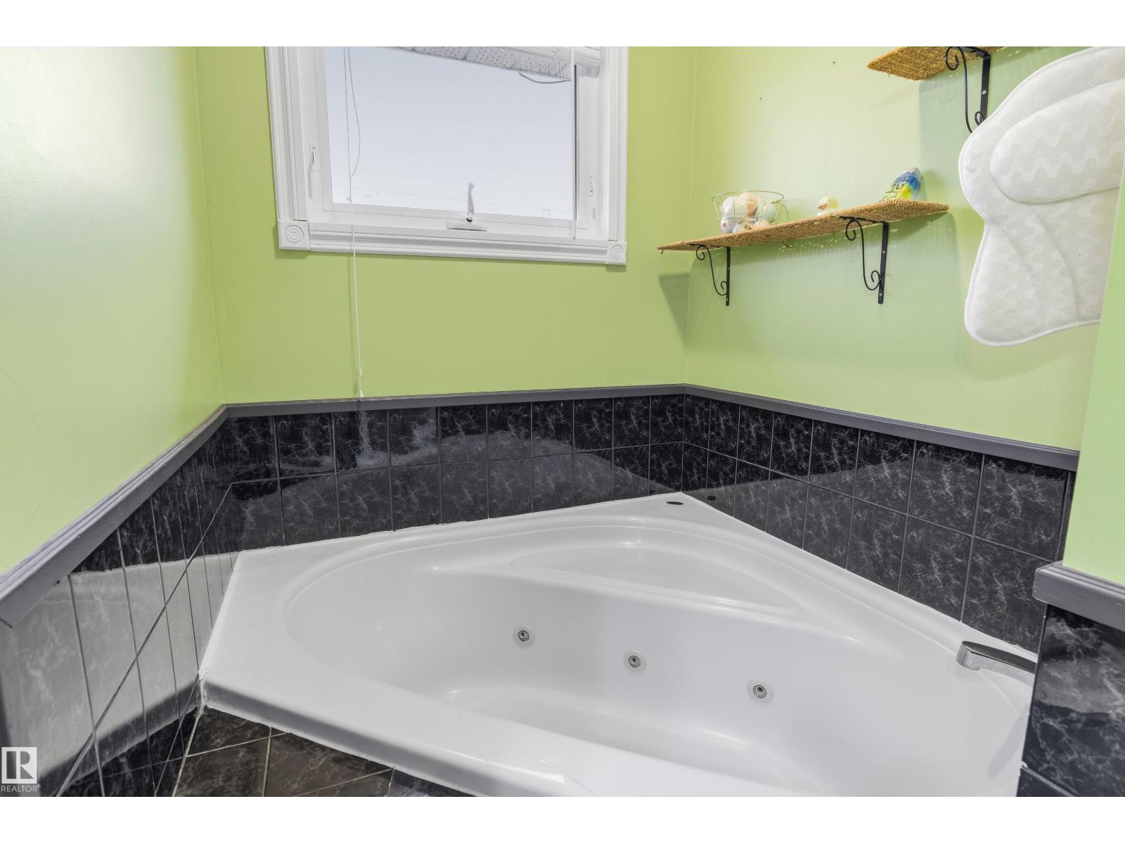 5014 45 ST - Image 14