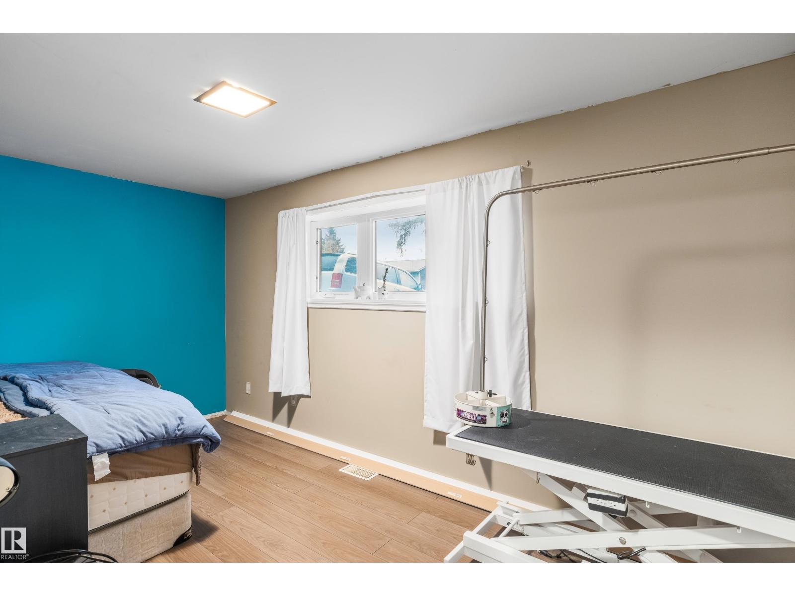5014 45 ST - 19
