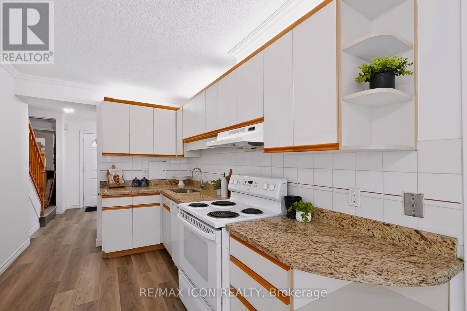 102 - 121 UNIVERSITY AVENUE E, Waterloo — photo 9
